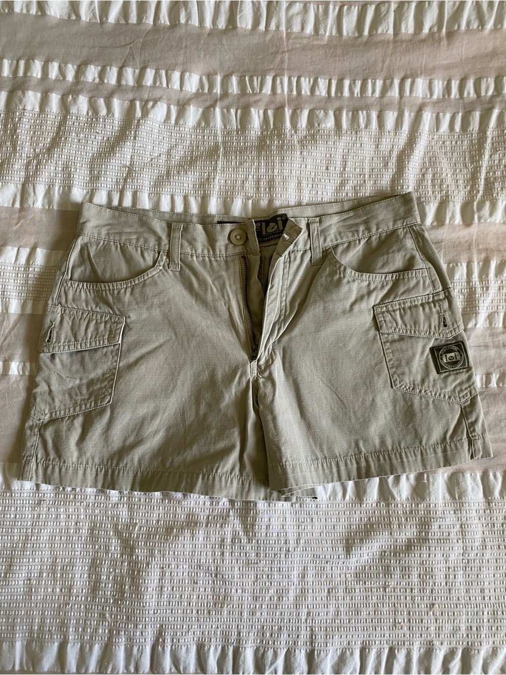 Vintage L.E.I. khaki Shorts Size 5